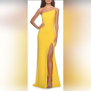 La Femme One-Shoulder Jersey Gown NWT size 4 Yellow (28176)
